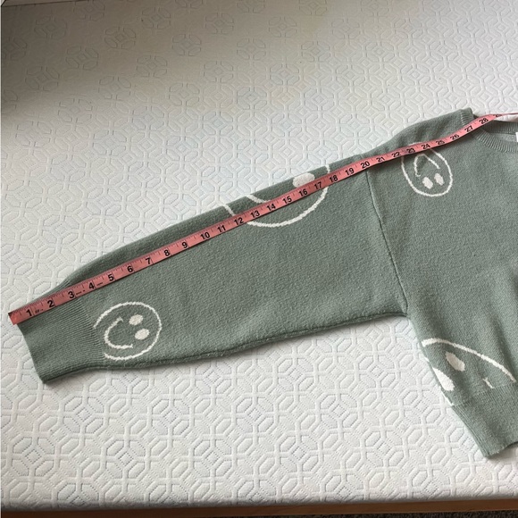 Smiley Face Crop Top Women’s Sweater Le Lis Size S Sage - Picture 14 of 14